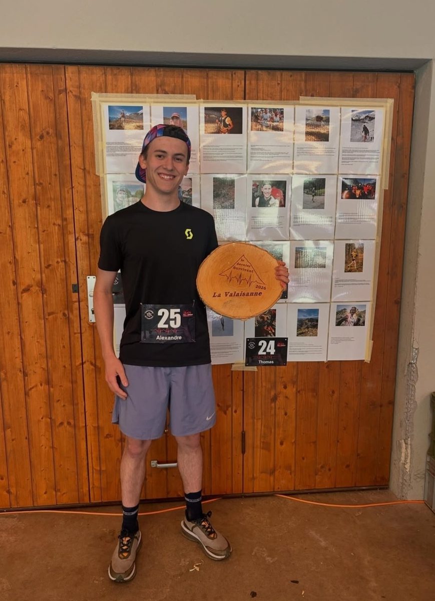 Alexandre Brosse avec le trophée du Dernier Survivant - La Valaisanne 2026